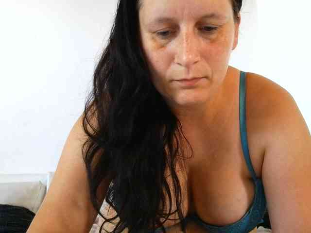 Larasaintporn webcam