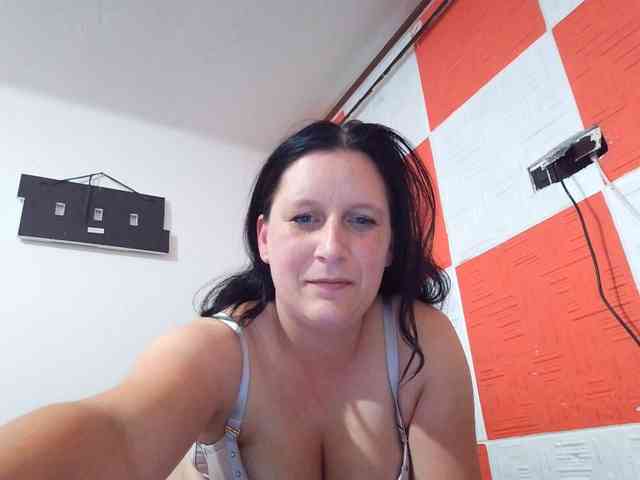 Larasaintporn webcam