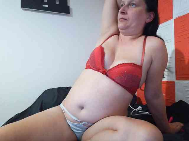 Larasaintporn's webcam live show