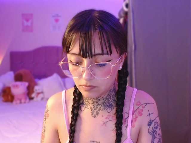 azuna1 live cam on BongaCams