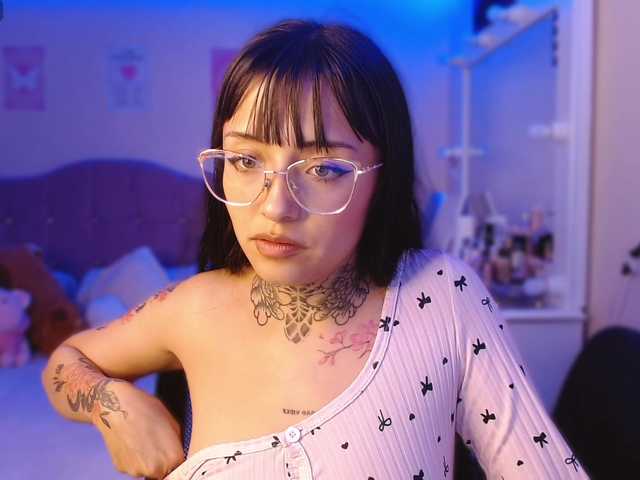 azuna1 live cam on BongaCams