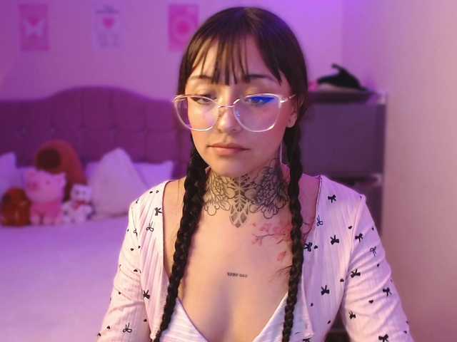 azuna1 live on BongaCams