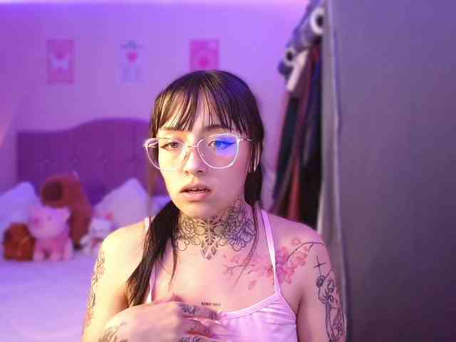 azuna1 Live Webcam on BongaCams
