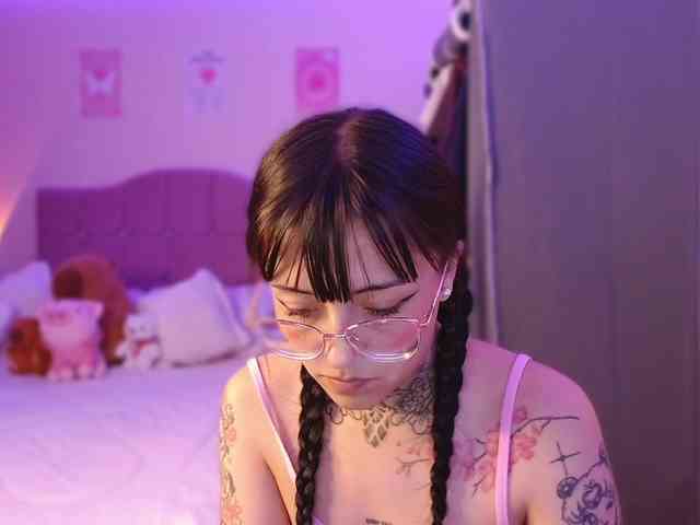 azuna1 Live Webcam on BongaCams