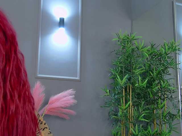 CrystalRed live cam on BongaCams