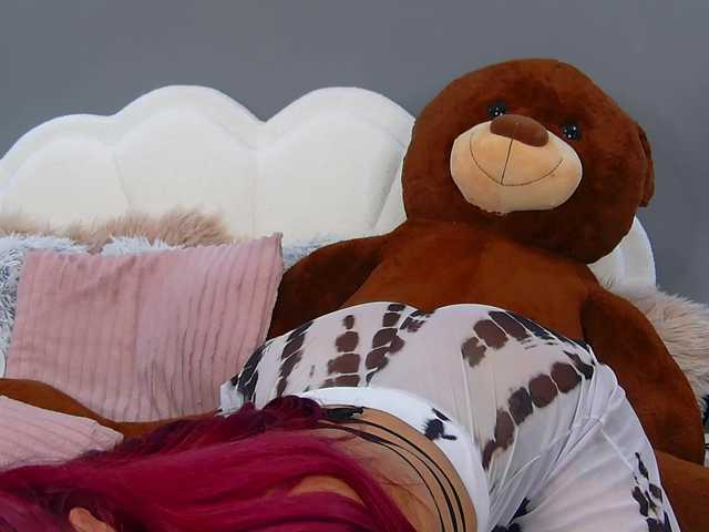 CrystalRed live cam on BongaCams