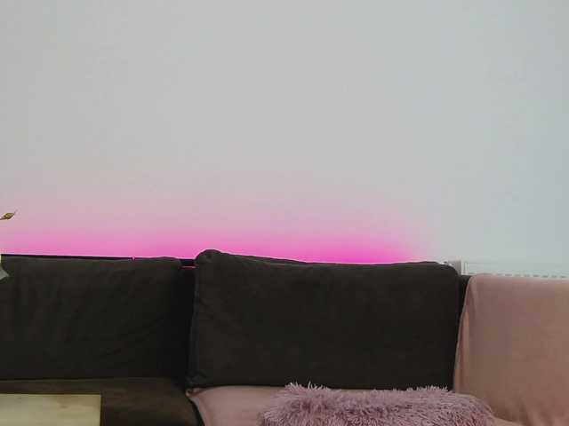 CrystalRed live cam on BongaCams