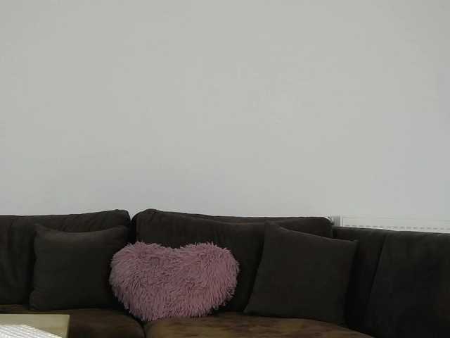 CrystalRed live webcam show