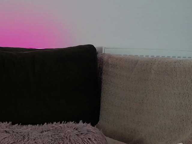 CrystalRed live cam on BongaCams