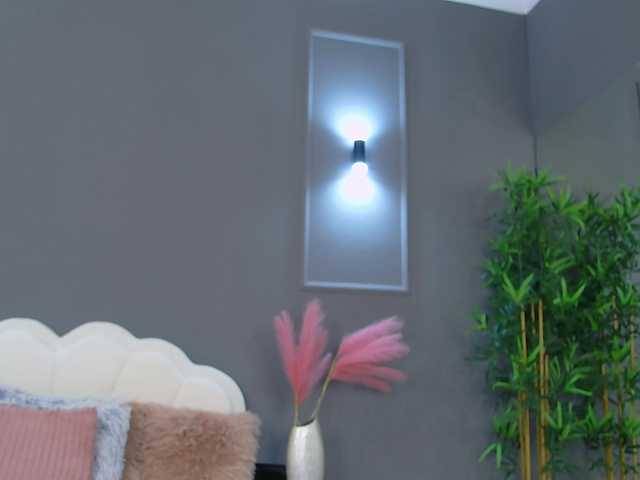 CrystalRed live cam on BongaCams