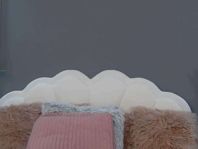 CrystalRed live cam on BongaCams
