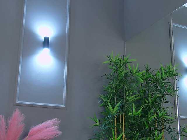 CrystalRed live cam on BongaCams