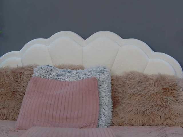 CrystalRed live cam on BongaCams