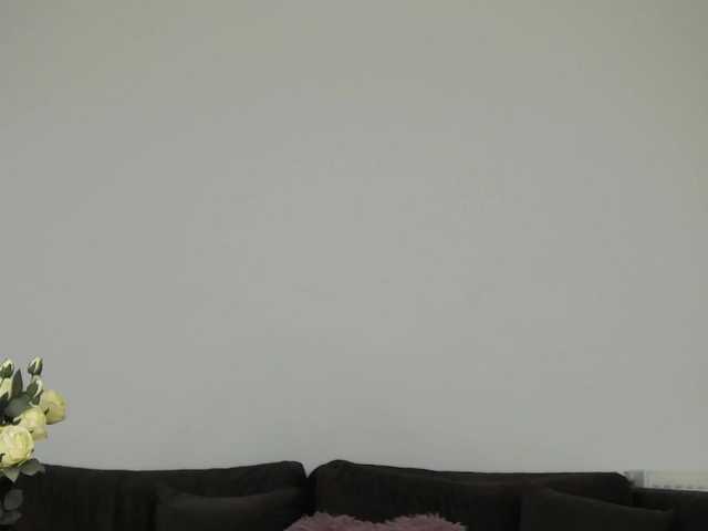 CrystalRed live cam on BongaCams