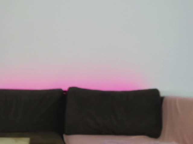 CrystalRed live cam on BongaCams