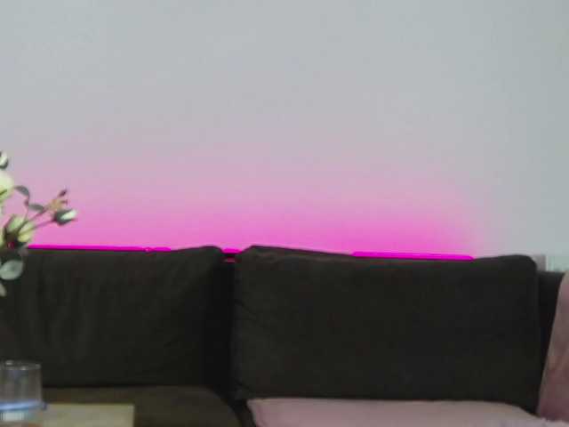 CrystalRed live cam on BongaCams