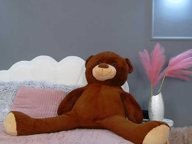 CrystalRed live cam on BongaCams