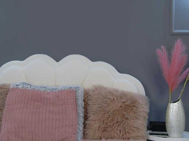 CrystalRed live cam on BongaCams