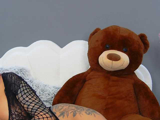 CrystalRed live cam on BongaCams
