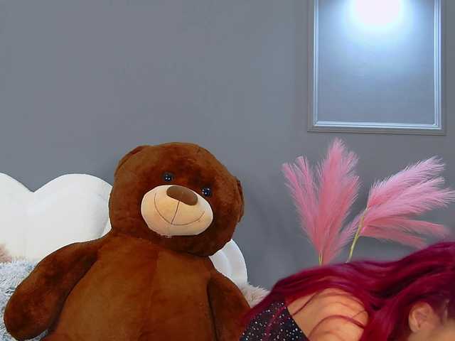 CrystalRed live cam on BongaCams
