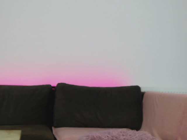 CrystalRed live cam on BongaCams