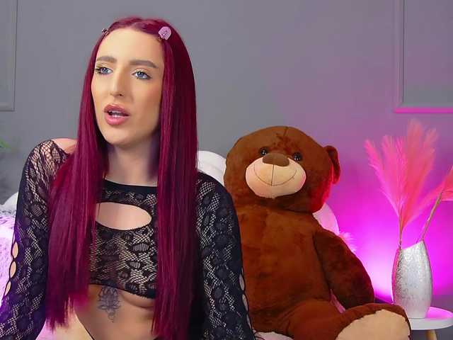 CrystalRed's BongaCams show and profile