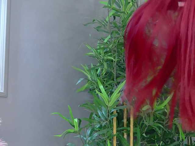 CrystalRed live cam on BongaCams