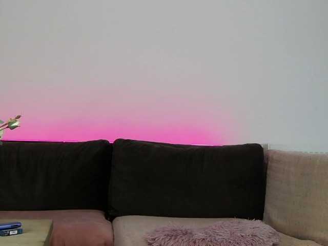 CrystalRed live cam on BongaCams