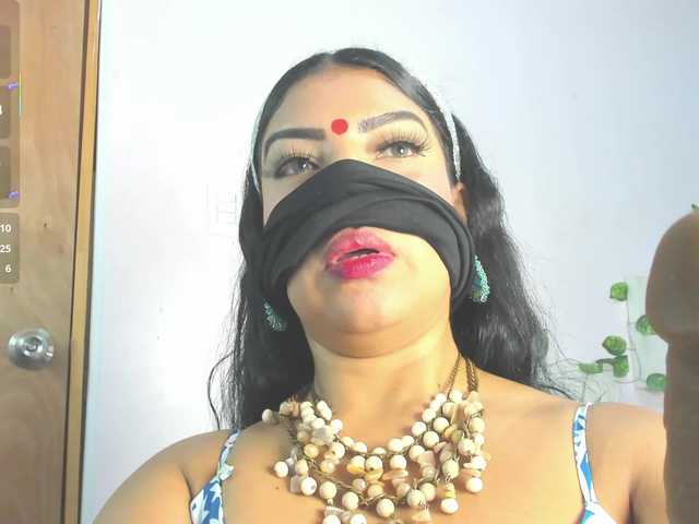 IniyaParul live cam on BongaCams