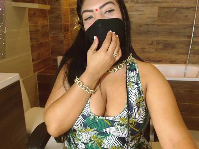 IniyaParul live cam on BongaCams