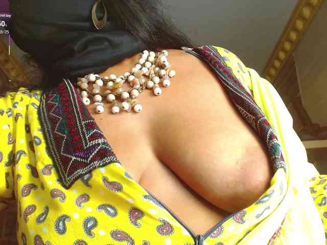 IniyaParul webcam