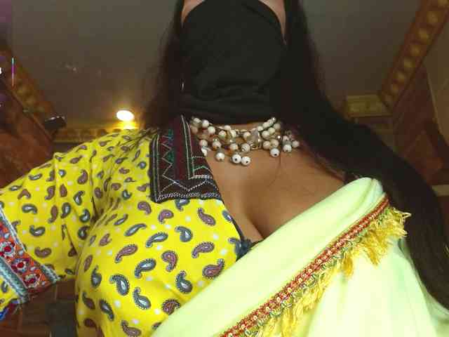IniyaParul webcam