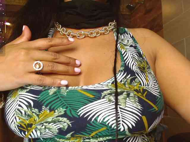 IniyaParul webcam
