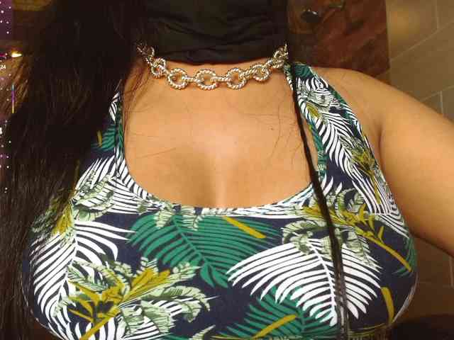IniyaParul webcam