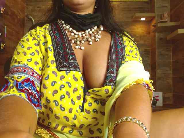 IniyaParul webcam