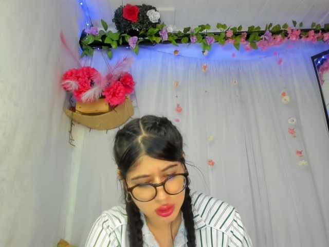 yelina cam belle