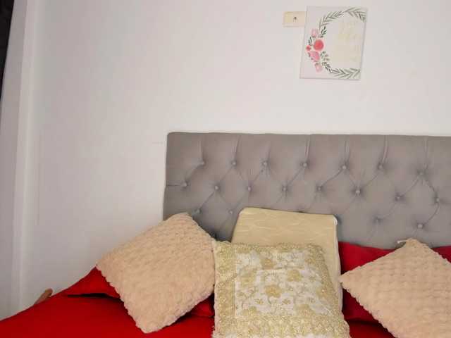 NicolSwift's BongaCams show and profile