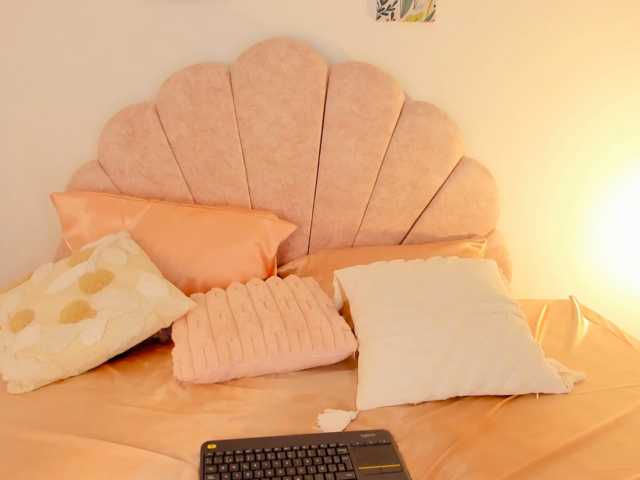 NicolSwift live cam preview