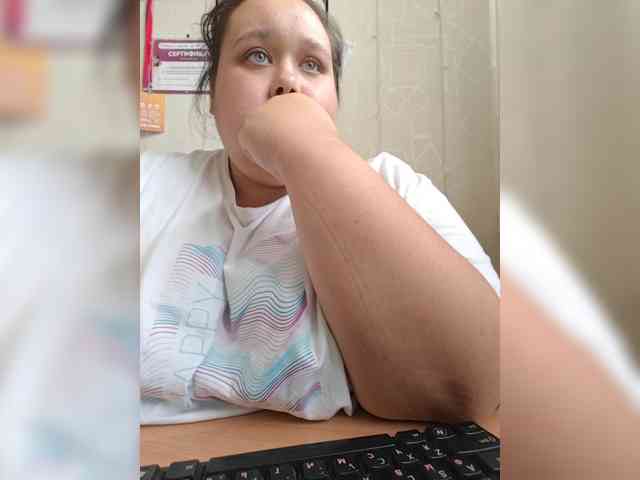 Pishka007 webcam