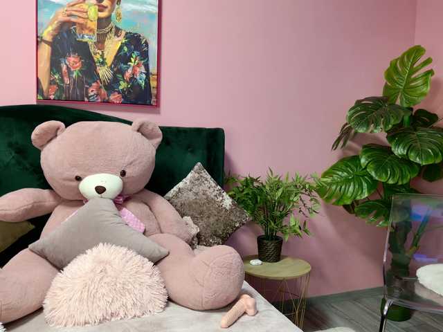 KirraWhite's BongaCams show and profile