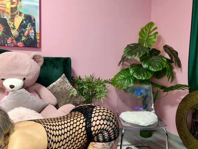 KirraWhite's BongaCams show and profile