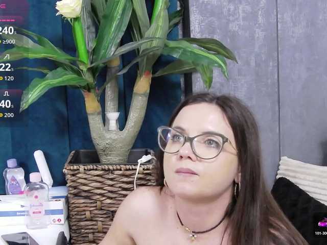 RoxieAnne live cam on BongaCams