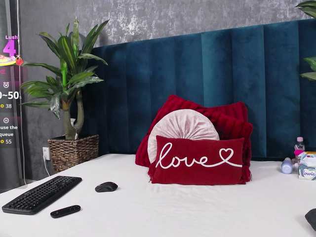 RoxieAnne's BongaCams show and profile