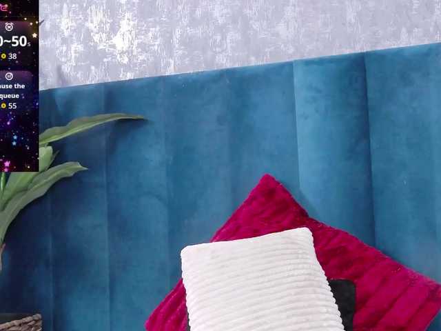 RoxieAnne live webcam show
