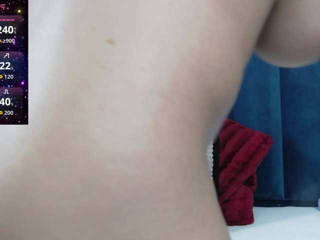 RoxieAnne live webcam show