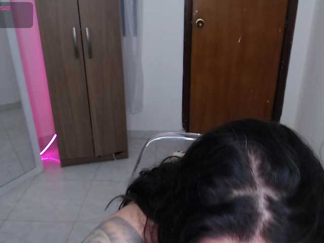 le modèle tattoo_highmami est en webcam porno dans un show sur le site bongacams, il possède les tags suivants: Latino/Hispanic,Brunette,Hairy