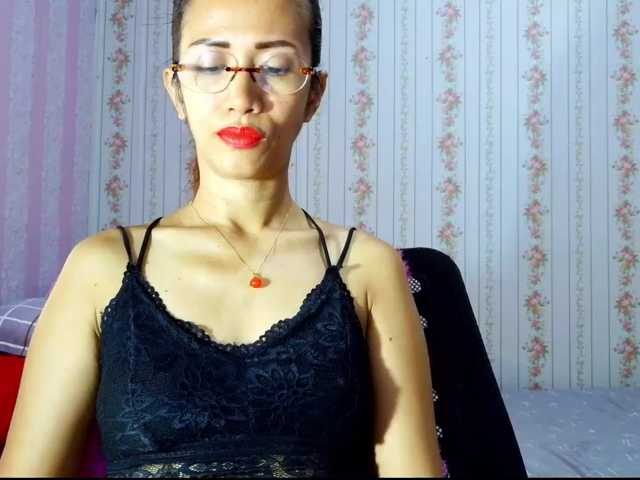 Clitoria live cam on BongaCams