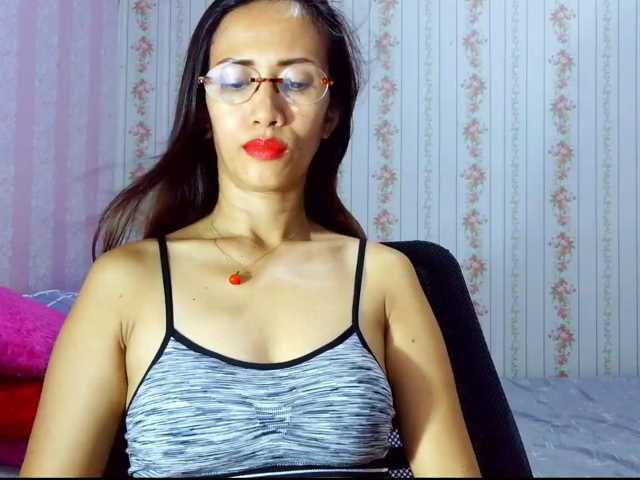 le modèle Clitoria est en webcam porno dans un show sur le site bongacams, il possède les tags suivants: Asian,Redhead,Hairy