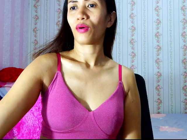 le modèle Clitoria est en webcam porno dans un show sur le site bongacams, il possède les tags suivants: Asian,Brunette,Hairy
