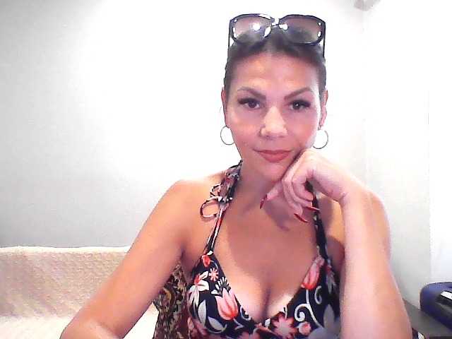 QueenCartyes, 32 y/o - Live Cam on BongaCams
